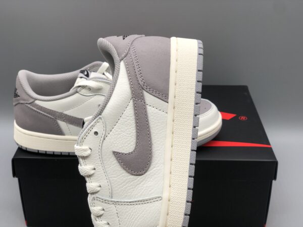 Air Jordan 1 Low OG ”Atmosphere Grey“