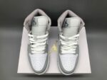 Air Jordan 1 Mid ”Light Smoke Grey“