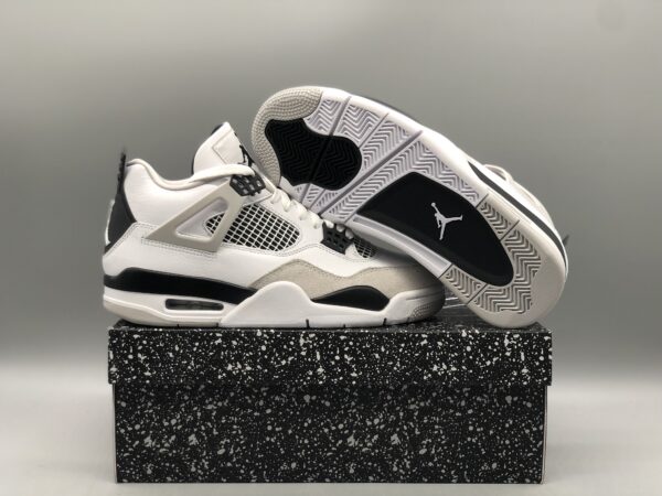 Air Jordan 4 “Military Black” gray black