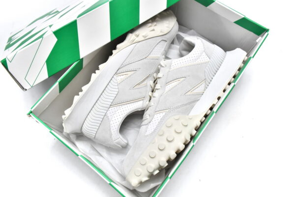 White executive version of the New Bailun XC-72 series running shoes