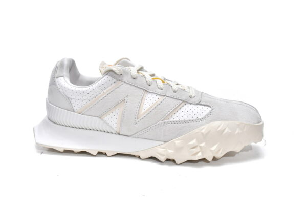 White executive version of the New Bailun XC-72 series running shoes