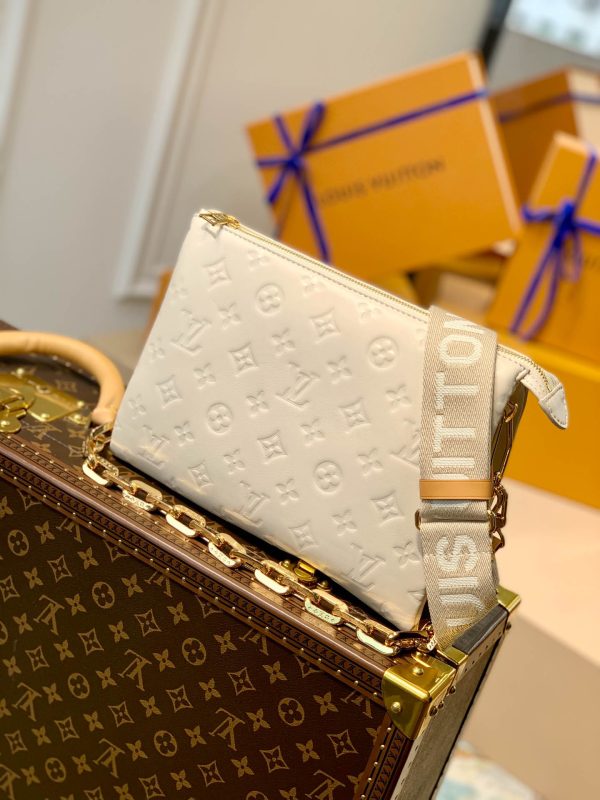 Louis Vuitton Item No.: M57793 Size: 26x20x12cm