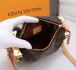 Louis Vuitton Model: 46358 Size: 23x16x6cm