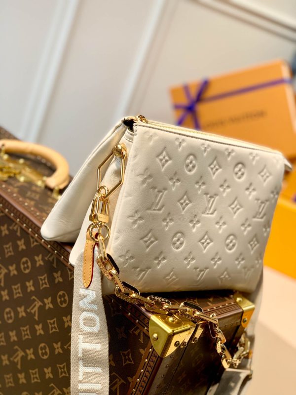 Louis Vuitton Item No.: M57793 Size: 26x20x12cm