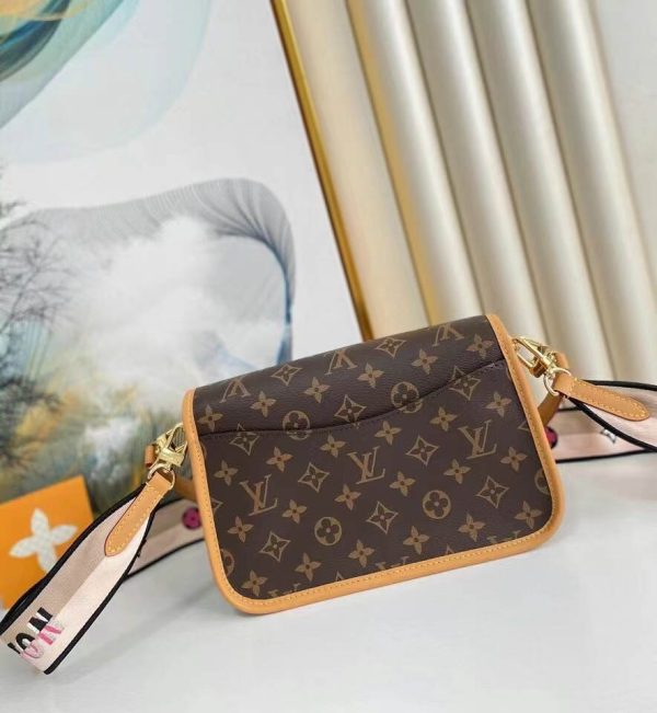 Louis Vuitton Retro Underarm Crossbody Bag