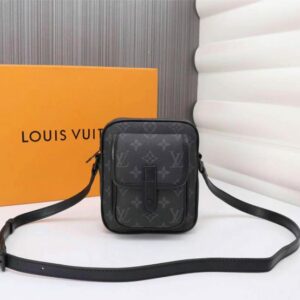 Louis Vuitton Model: 69404 Size: 15x17x8cm