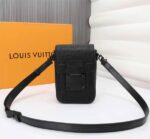 Louis Vuitton Model: 69405 Size: 15x17x8 cm