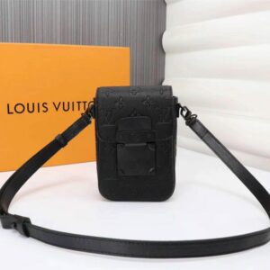 Louis Vuitton Model: 69405 Size: 15x17x8 cm