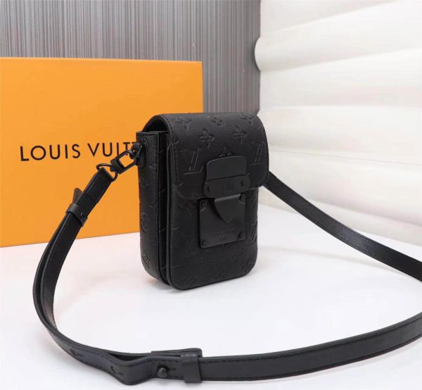 Louis Vuitton Model: 69405 Size: 15x17x8 cm