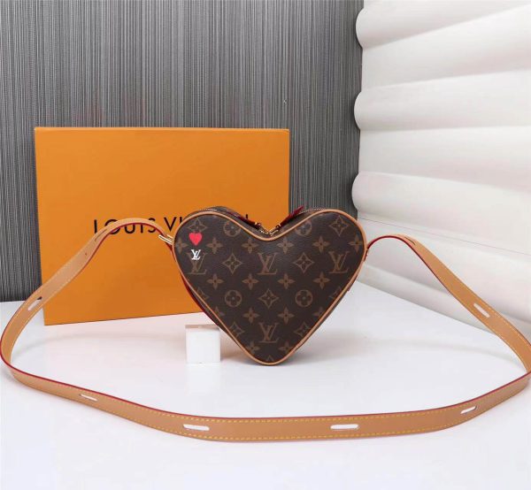 Louis Vuitton Model: 45149 Size: 22x20x6cm