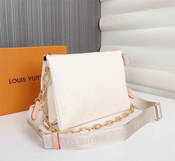 Louis Vuitton Model: 57790 Size: 26x20x12cm